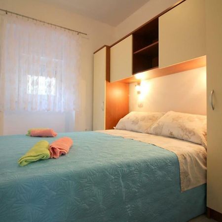 Apartment Noemi In City Center Porec Esterno foto