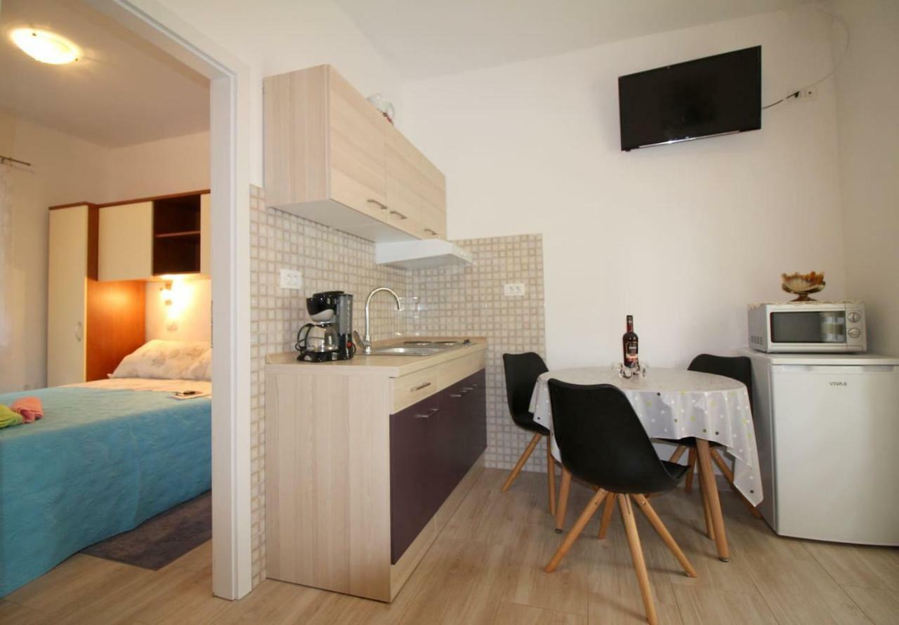 Apartment Noemi In City Center Porec Esterno foto