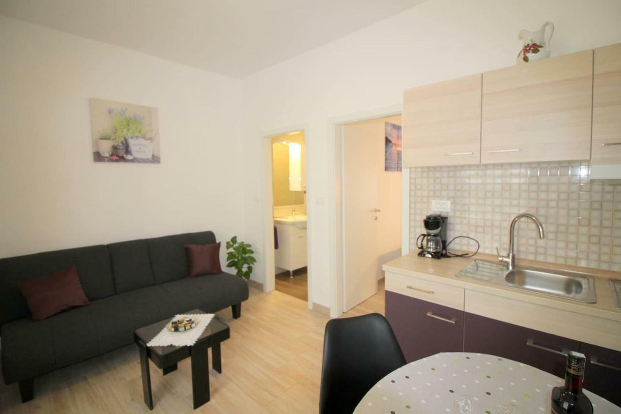 Apartment Noemi In City Center Porec Esterno foto
