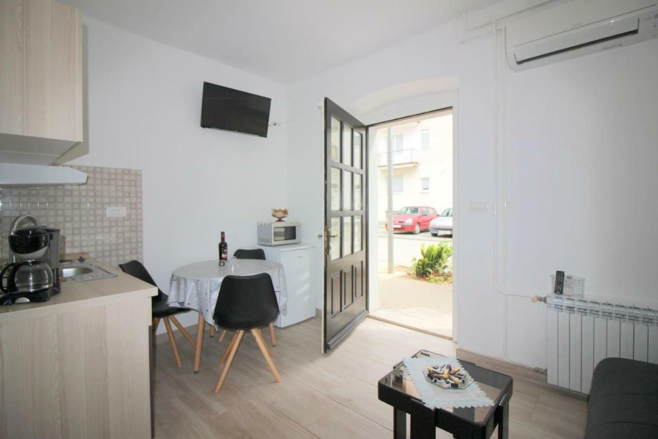 Apartment Noemi In City Center Porec Esterno foto