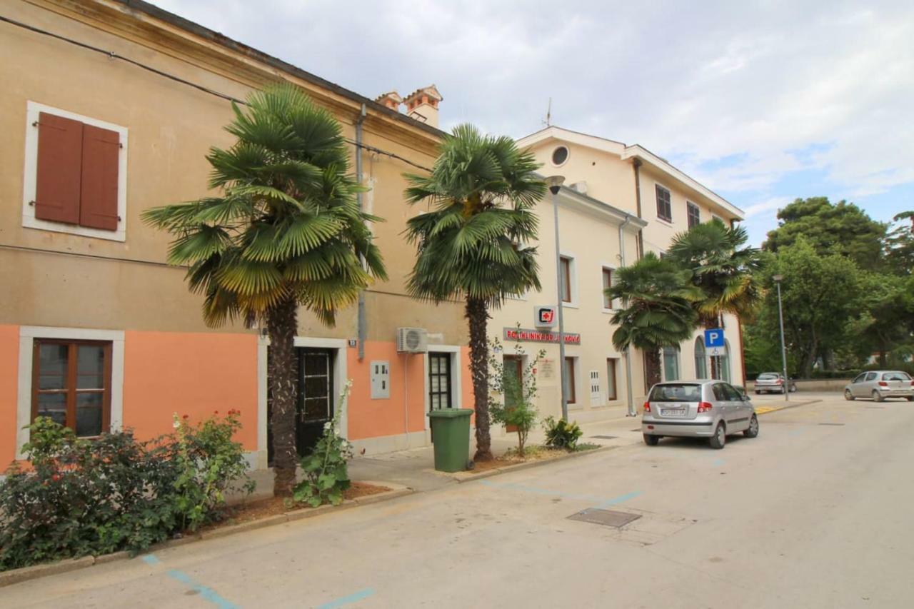 Apartment Noemi In City Center Porec Esterno foto