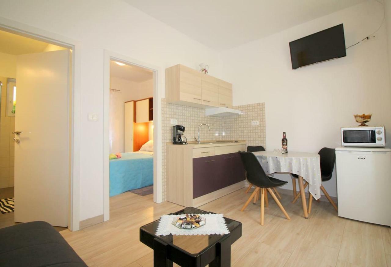 Apartment Noemi In City Center Porec Esterno foto